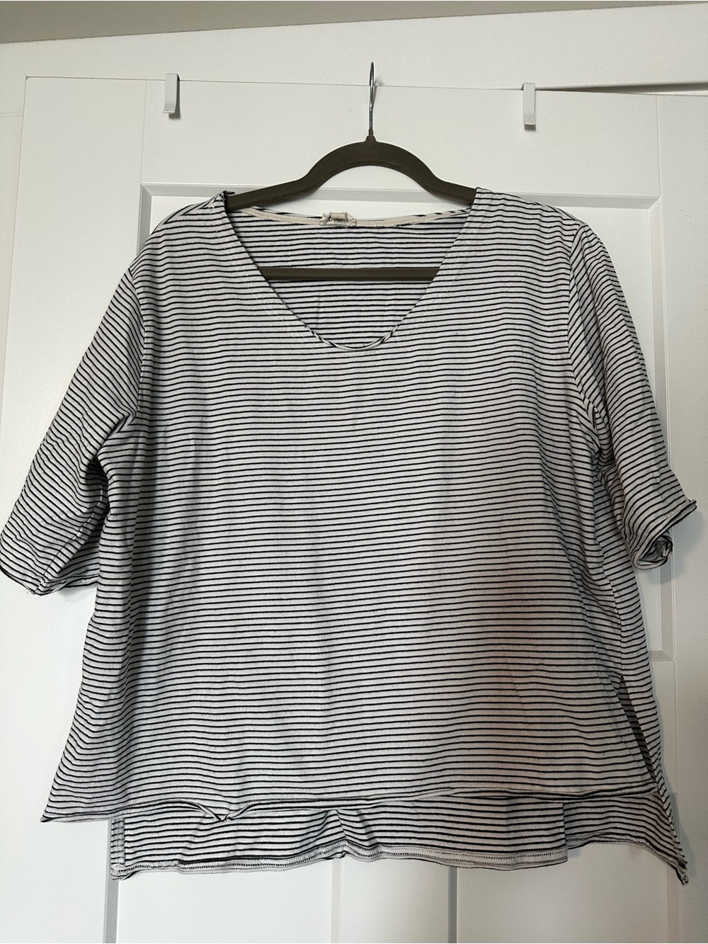 POL Striped Black & White V-Neck Short Sleeve Top